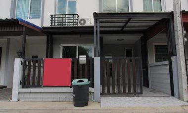 Reihenhaus zum Kauf mit 3 Zimmer in Mueang Nakhon Pathom, Nakhon Pathom
