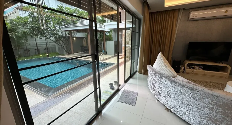 À louer 4 chambres villa à Mueang Phuket, Phuket