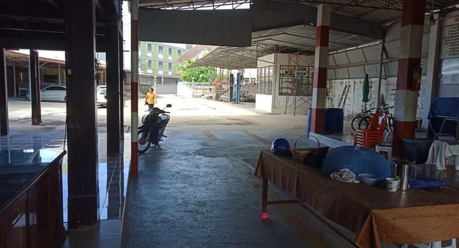 À vendre et à louer 4 chambres maison à Mueang Uthai Thani, Uthai Thani
