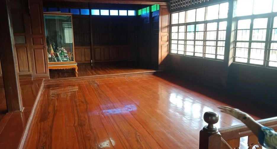 À vendre et à louer 4 chambres maison à Mueang Uthai Thani, Uthai Thani