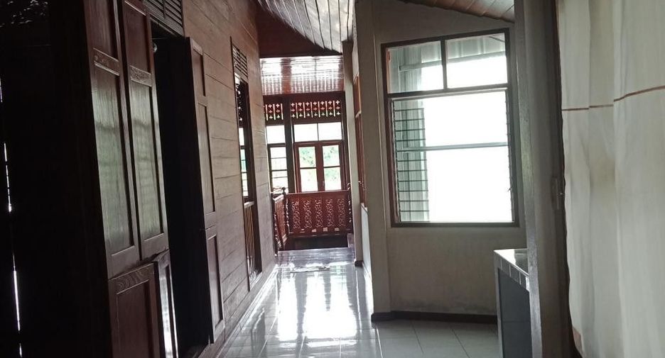 À vendre et à louer 4 chambres maison à Mueang Uthai Thani, Uthai Thani