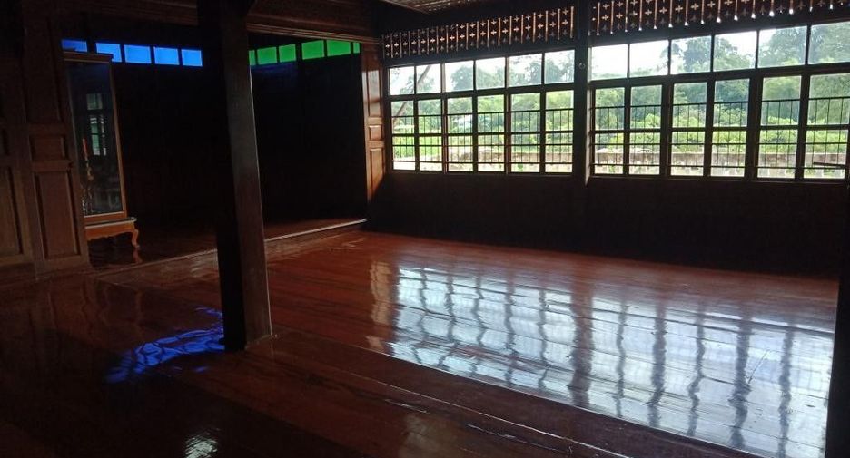 À vendre et à louer 4 chambres maison à Mueang Uthai Thani, Uthai Thani