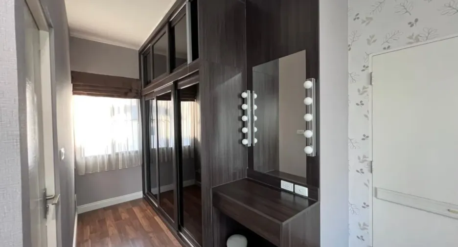 For sale 6 bedrooms house in Khan Na Yao, Bangkok