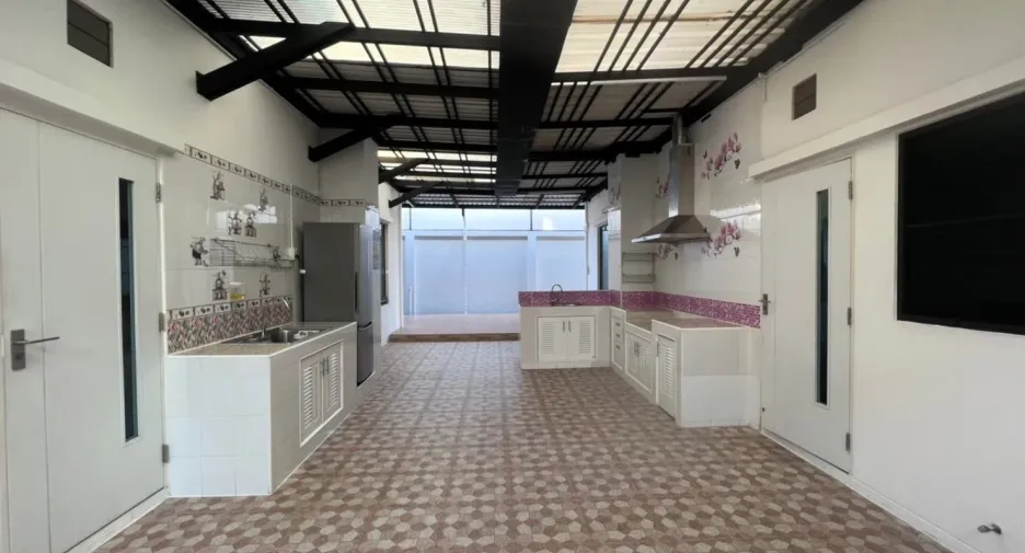 For sale 6 bedrooms house in Khan Na Yao, Bangkok