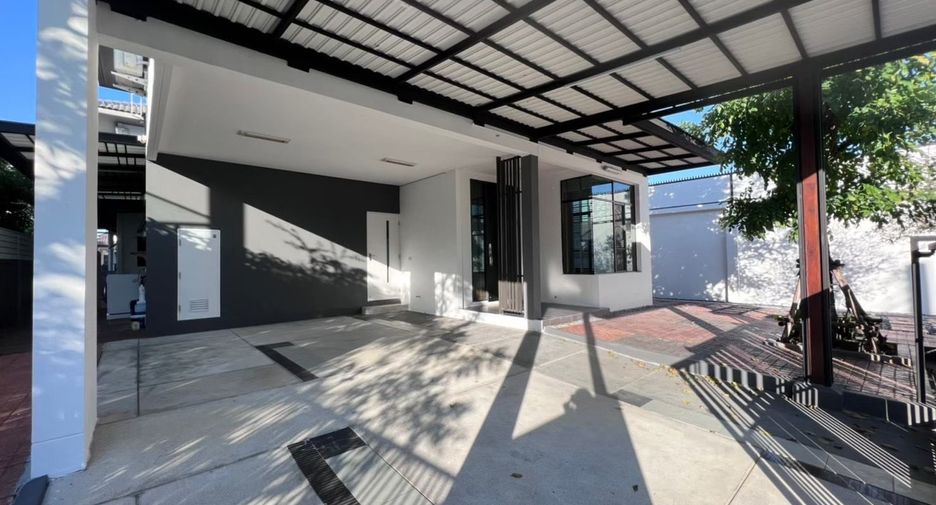 For sale 6 bedrooms house in Khan Na Yao, Bangkok