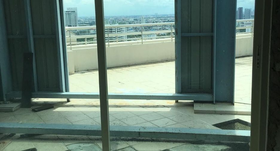 For sale 4 bedrooms condo in Bang Kho Laem, Bangkok