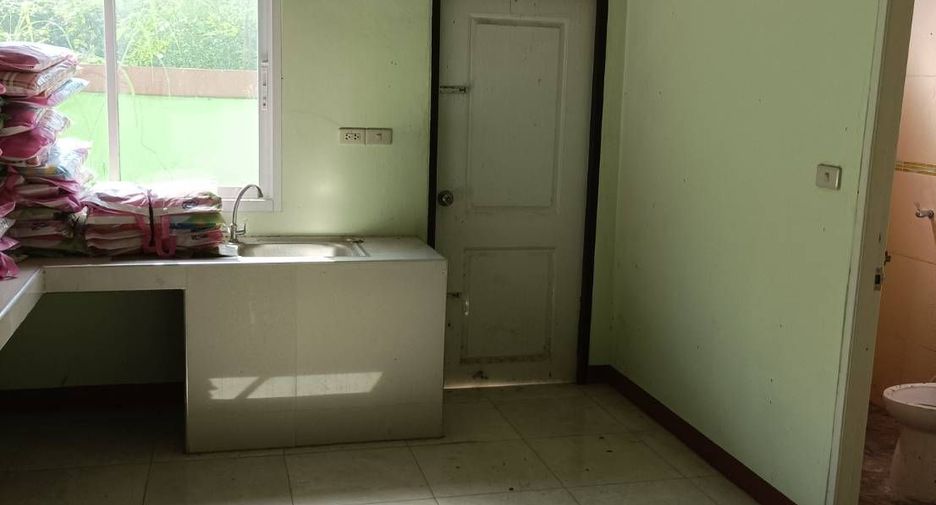For rent 2 bedrooms townhouse in Chok Chai, Nakhon Ratchasima