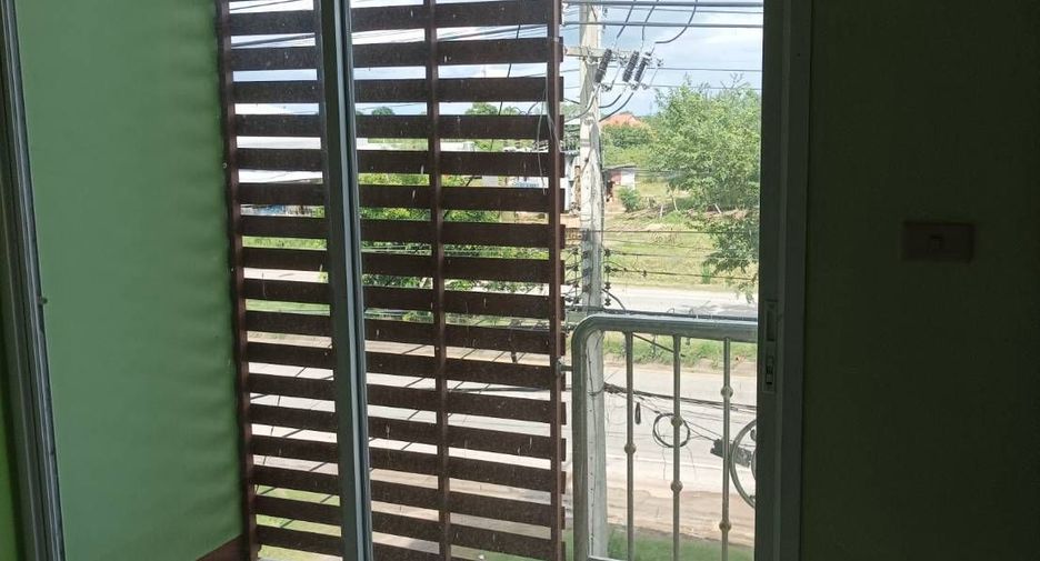 For rent 2 bedrooms townhouse in Chok Chai, Nakhon Ratchasima