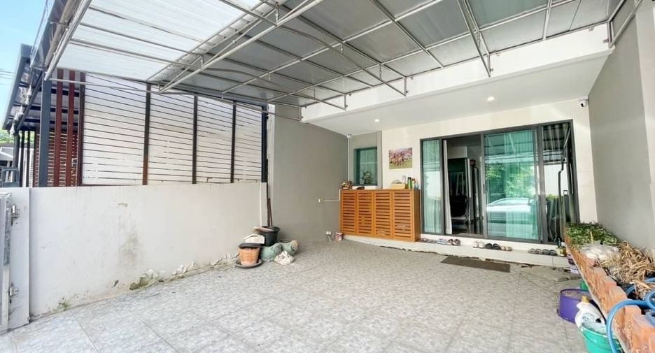 À vendre 4 chambres maison de ville à Bang Bon, Bangkok