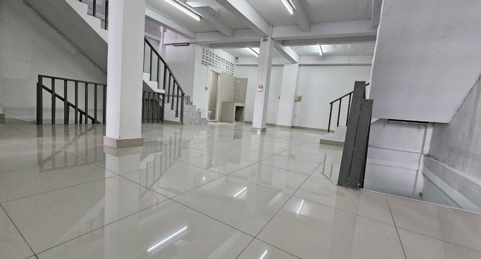 Gewerbefläche zum Kauf mit 6 Zimmer in Bang Kho Laem, Bangkok