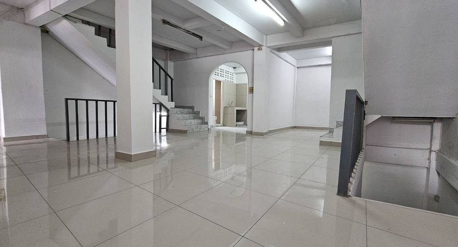 Gewerbefläche zum Kauf mit 6 Zimmer in Bang Kho Laem, Bangkok