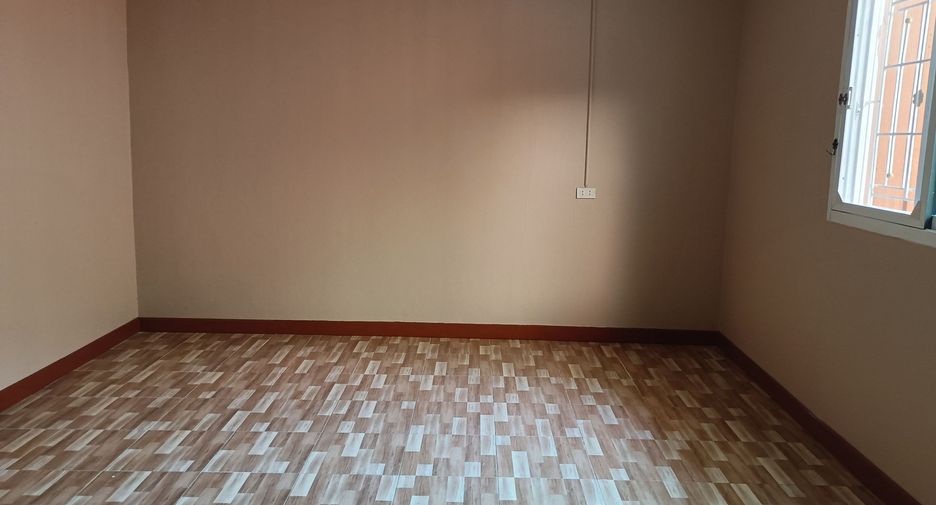 For sale 4 bedrooms townhouse in Khlong Sam Wa, Bangkok