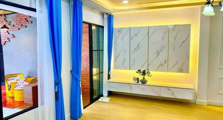 For sale 3 bedrooms house in Khlong Sam Wa, Bangkok