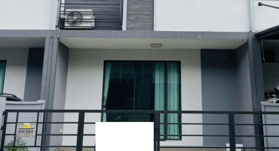 For rent 3 bedrooms townhouse in Khlong Luang, Pathum Thani