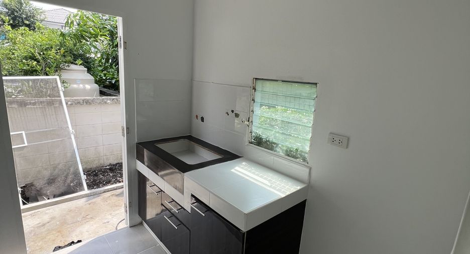 For sale 3 bedrooms house in Bang Bo, Samut Prakan
