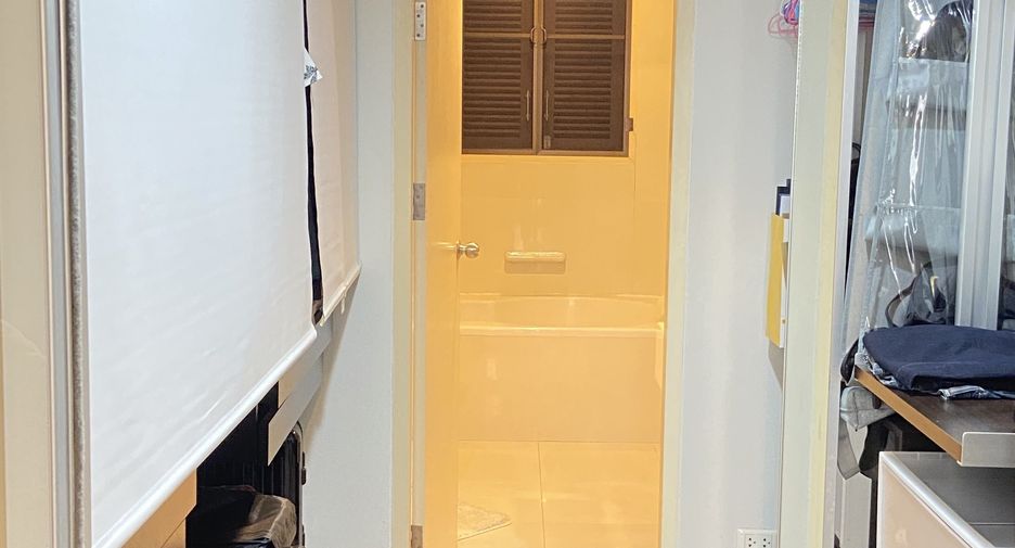 For sale 2 bedrooms condo in Huai Khwang, Bangkok