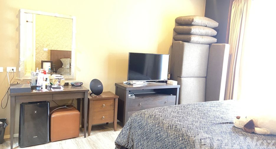 For sale 2 bedrooms condo in Huai Khwang, Bangkok