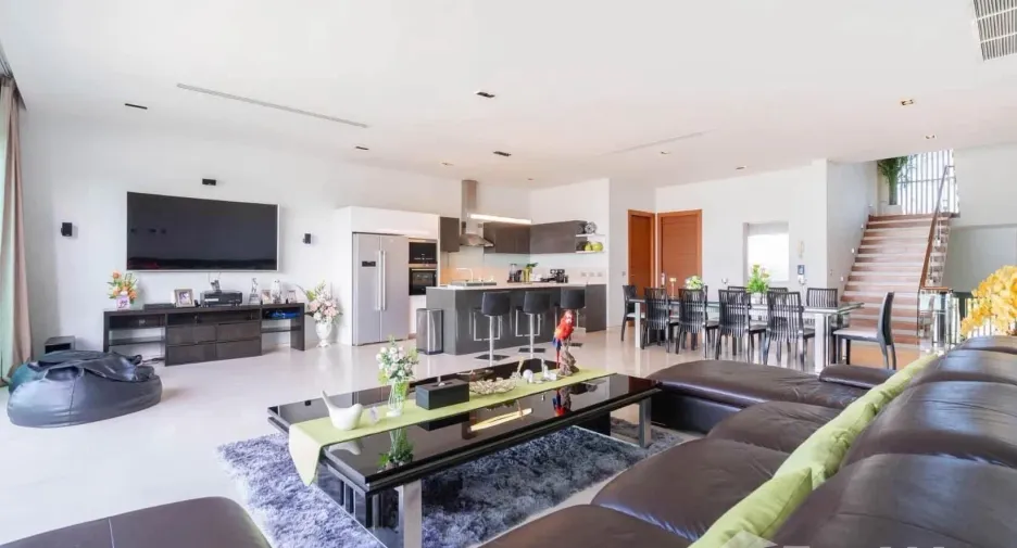 For rent 5 bedrooms villa in Mueang Phuket, Phuket