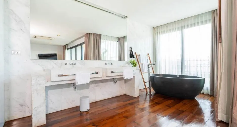 For rent 5 bedrooms villa in Mueang Phuket, Phuket