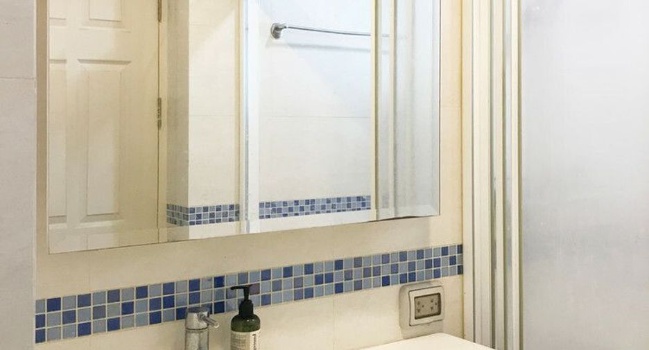 For sale 1 bed condo in Huai Khwang, Bangkok