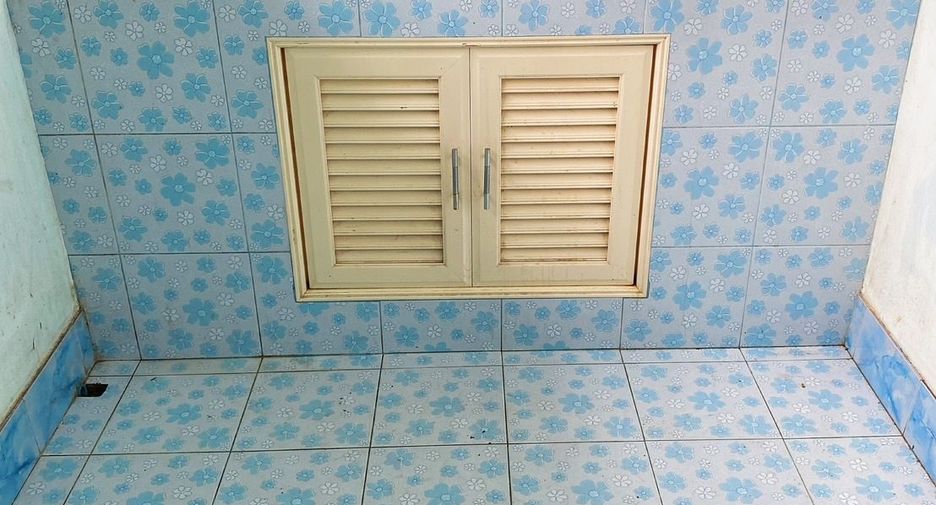 For sale 2 bedrooms townhouse in Mueang Sakon Nakhon, Sakon Nakhon