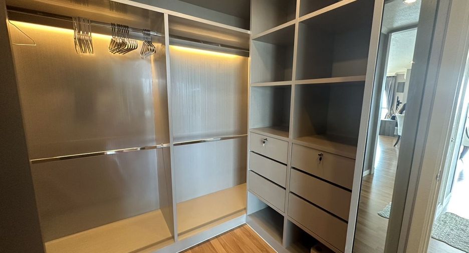 For sale and for rent 3 bedrooms condo in Yan Nawa, Bangkok