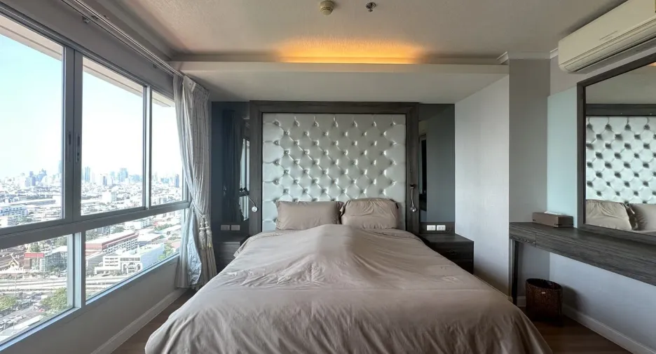 For sale and for rent 3 bedrooms condo in Yan Nawa, Bangkok