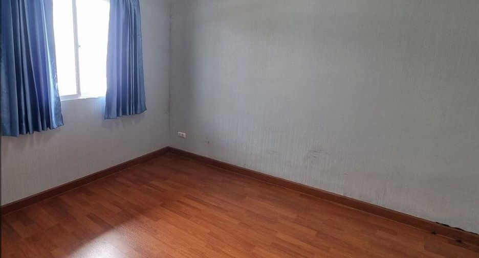 À vendre et à louer 4 chambres maison de ville à Krathum Baen, Samut Sakhon