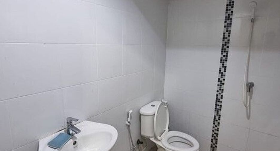 À vendre et à louer 4 chambres maison de ville à Krathum Baen, Samut Sakhon