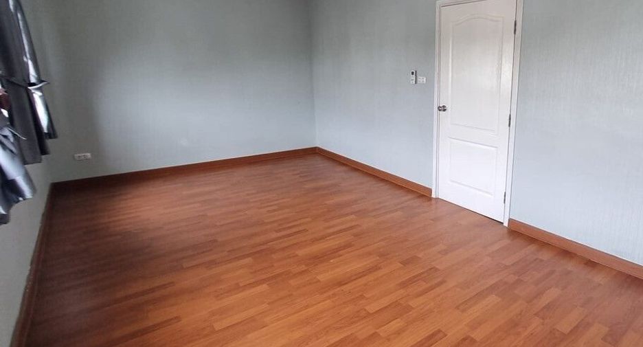 À vendre et à louer 4 chambres maison de ville à Krathum Baen, Samut Sakhon