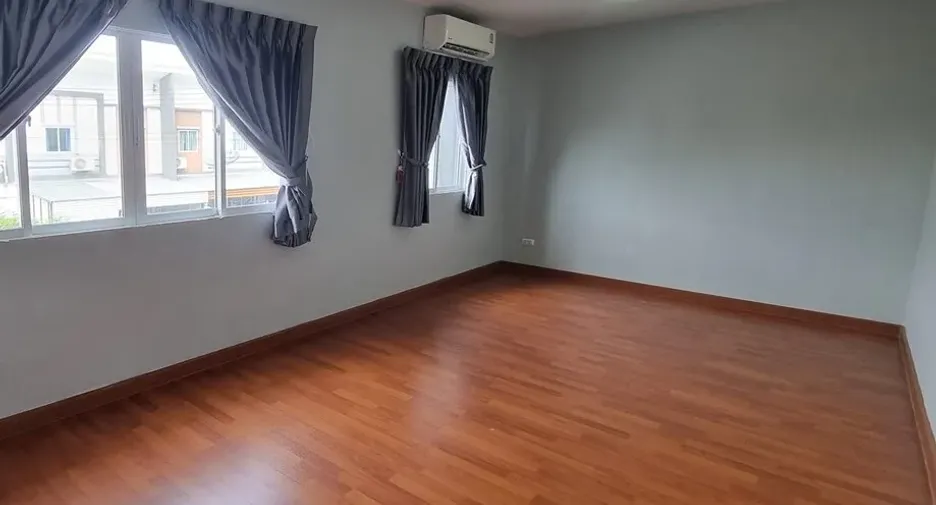 Продажа и аренда 4 спальни таунхаус в Krathum Baen, Самутсакхон