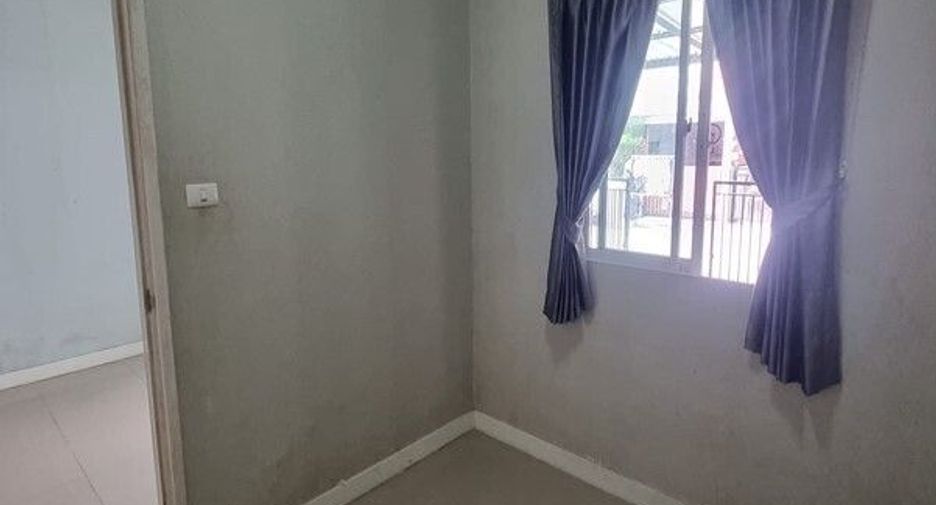 À vendre et à louer 4 chambres maison de ville à Krathum Baen, Samut Sakhon