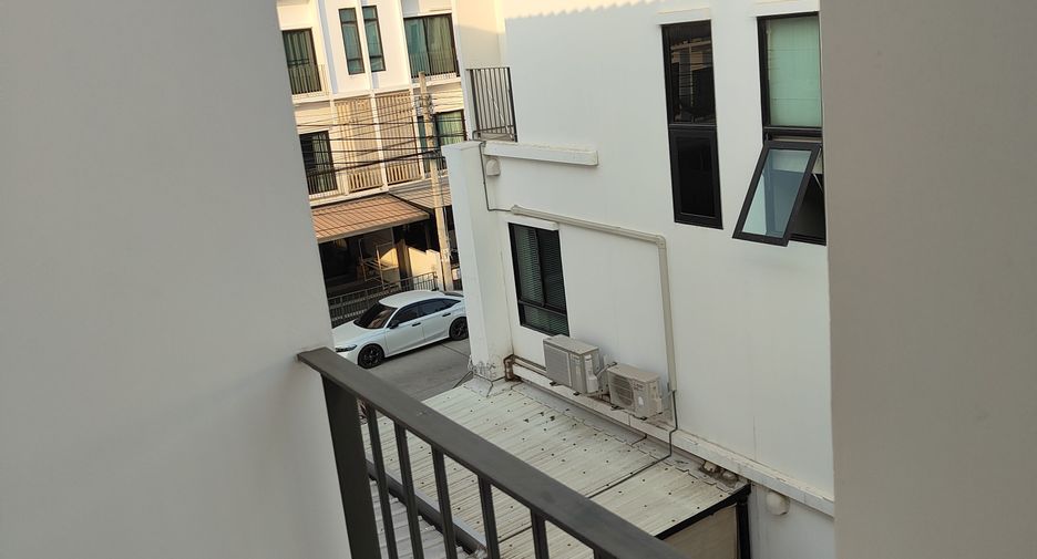 Reihenhaus zum Kauf mit 3 Zimmer in Saphan Sung, Bangkok