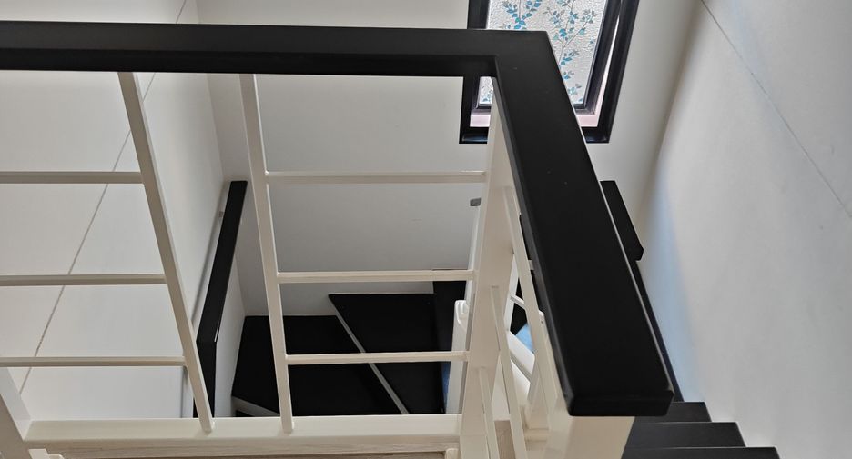 Reihenhaus zum Kauf mit 3 Zimmer in Saphan Sung, Bangkok