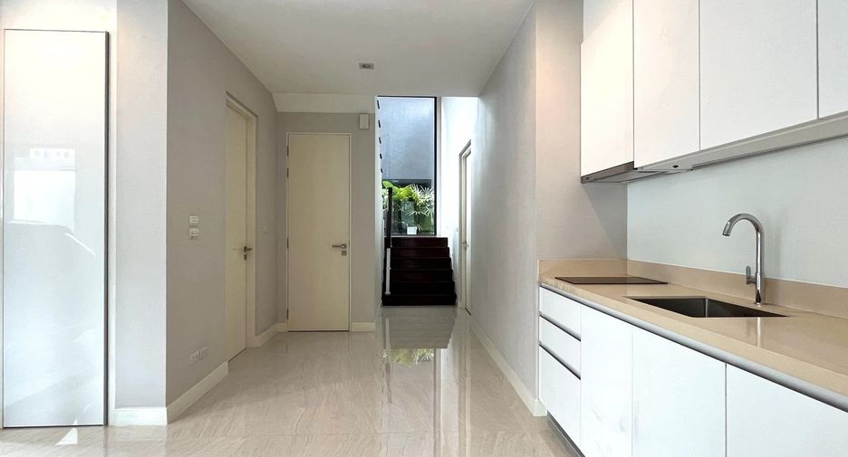 For sale 5 bedrooms house in Lat Phrao, Bangkok