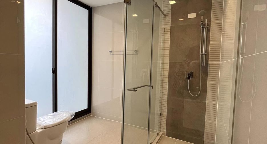 For sale 5 bedrooms house in Lat Phrao, Bangkok