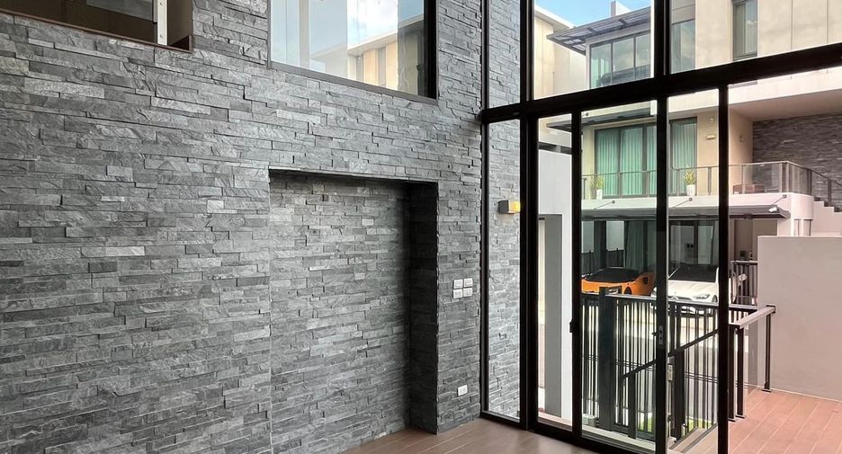 For sale 5 bedrooms house in Lat Phrao, Bangkok