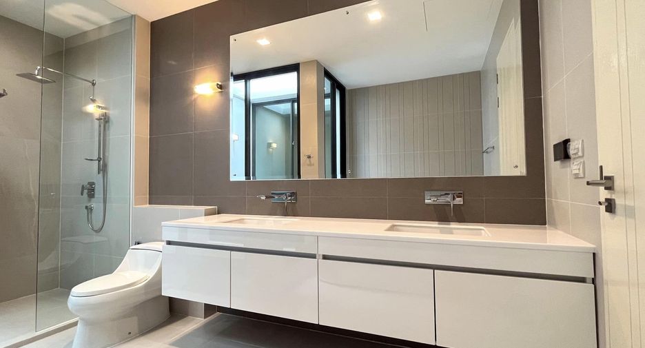 For sale 5 bedrooms house in Lat Phrao, Bangkok