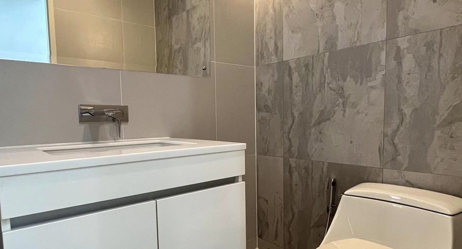 For sale 5 bedrooms house in Lat Phrao, Bangkok