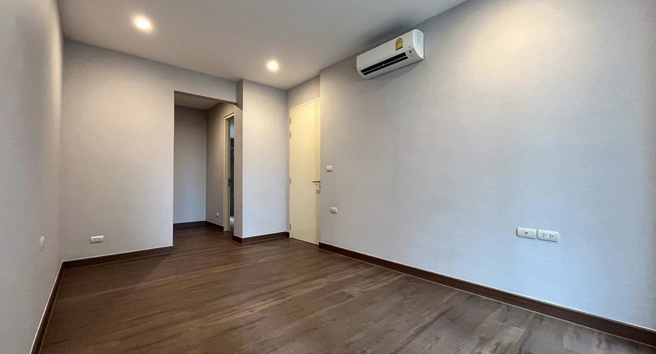 For sale 5 bedrooms house in Lat Phrao, Bangkok