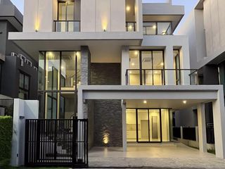 For sale 5 bedrooms house in Lat Phrao, Bangkok
