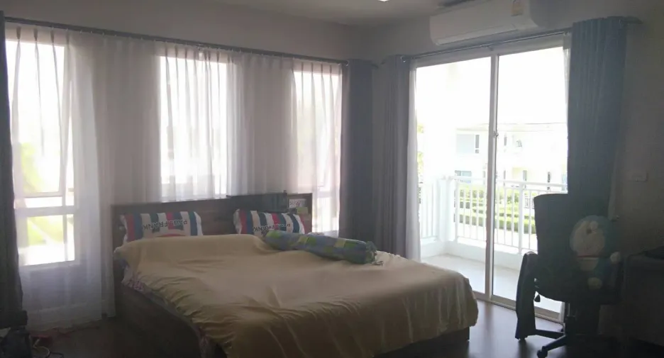 For sale 4 bedrooms house in Khlong Sam Wa, Bangkok