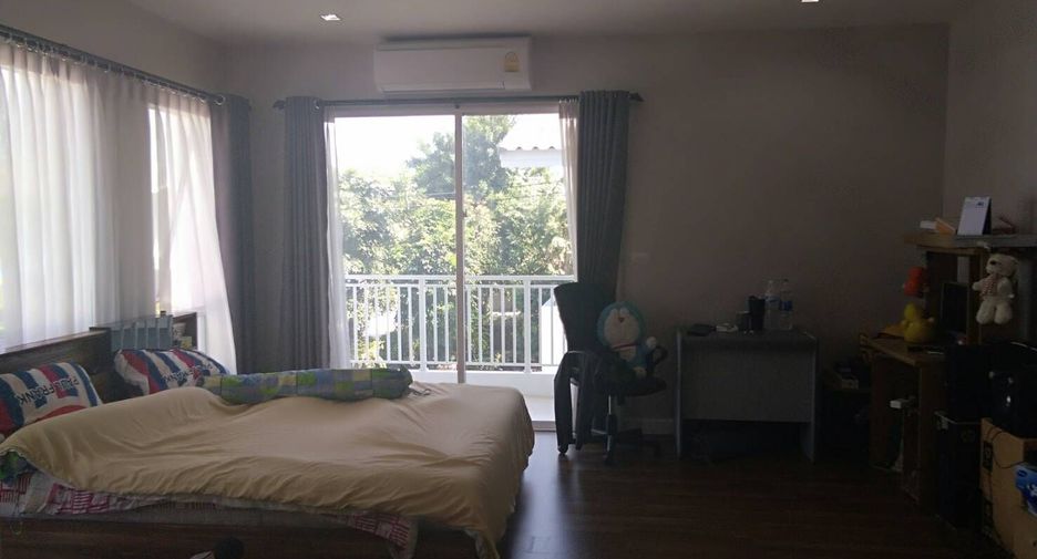 For sale 4 bedrooms house in Khlong Sam Wa, Bangkok
