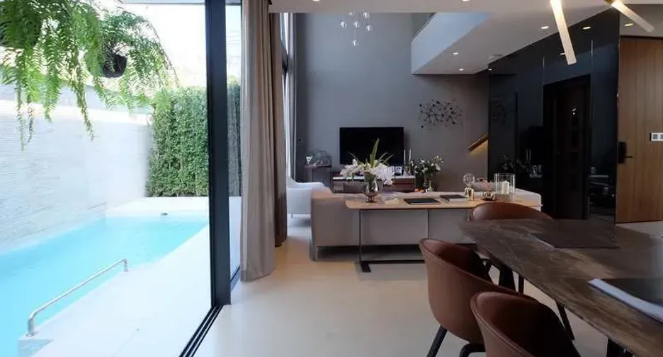 For sale 4 bedrooms house in Prawet, Bangkok