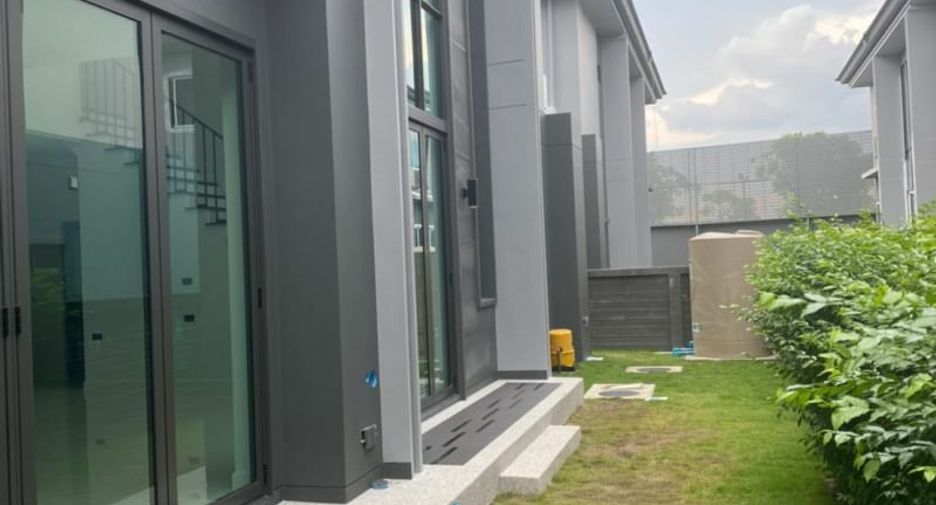 For sale 4 ベッドルーム house in Bang Kapi, Bangkok