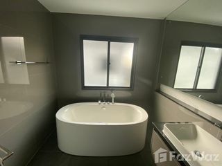 Casa en venta de 4 habitaciones en Bang Kapi, Bangkok
