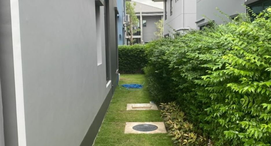 For sale 4 bedrooms house in Bang Kapi, Bangkok