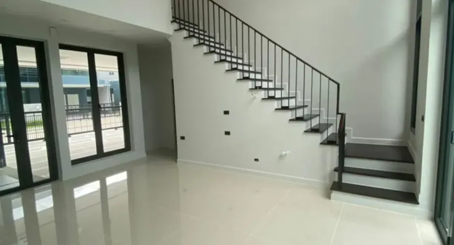 For sale 4 bedrooms house in Bang Kapi, Bangkok