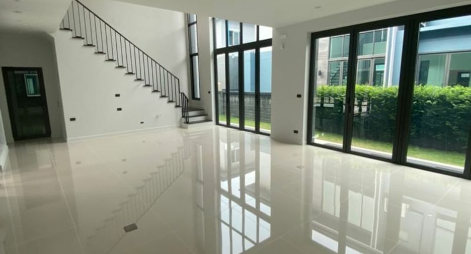 For sale 4 bedrooms house in Bang Kapi, Bangkok