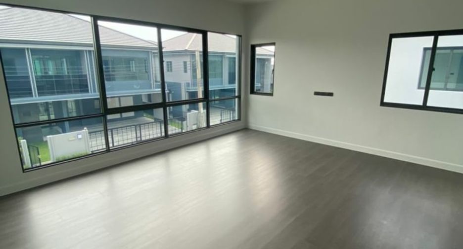 For sale 4 bedrooms house in Bang Kapi, Bangkok